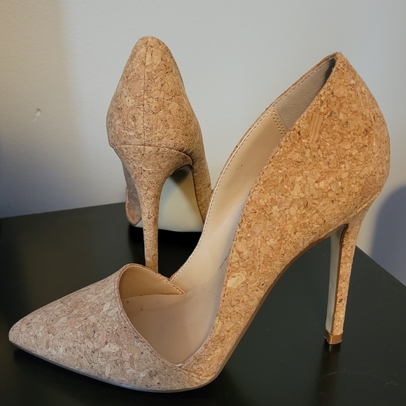 Pumps - Picture 1 of 2